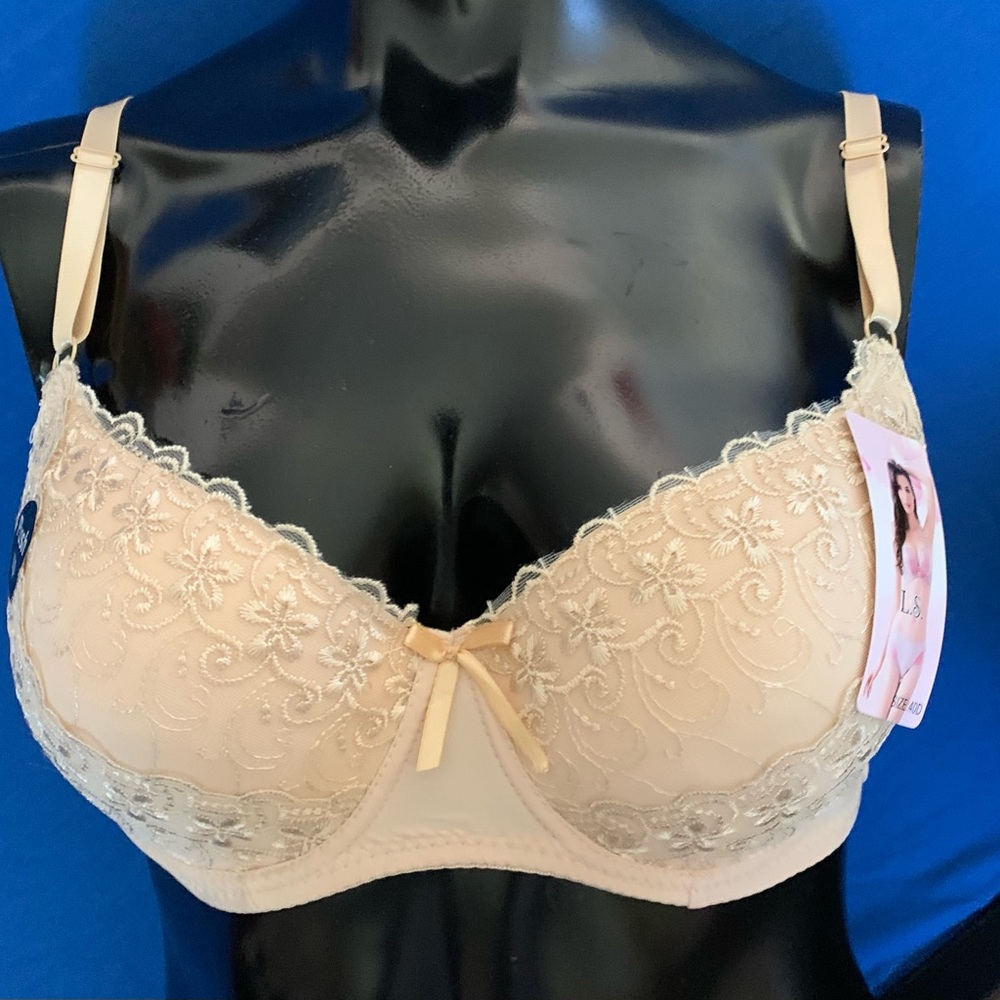 “L.S.” Lacey Bra 40D  NWT